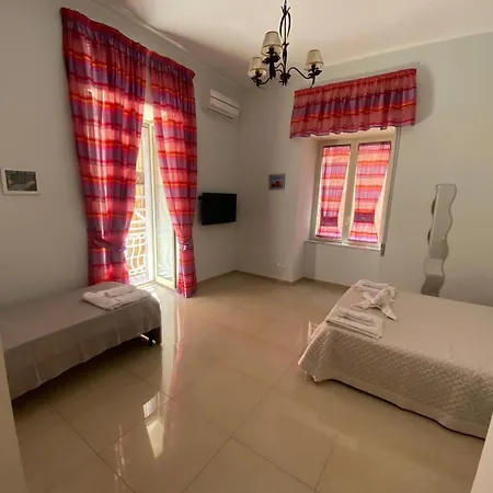 Dimora Melania Apartman Nápoly